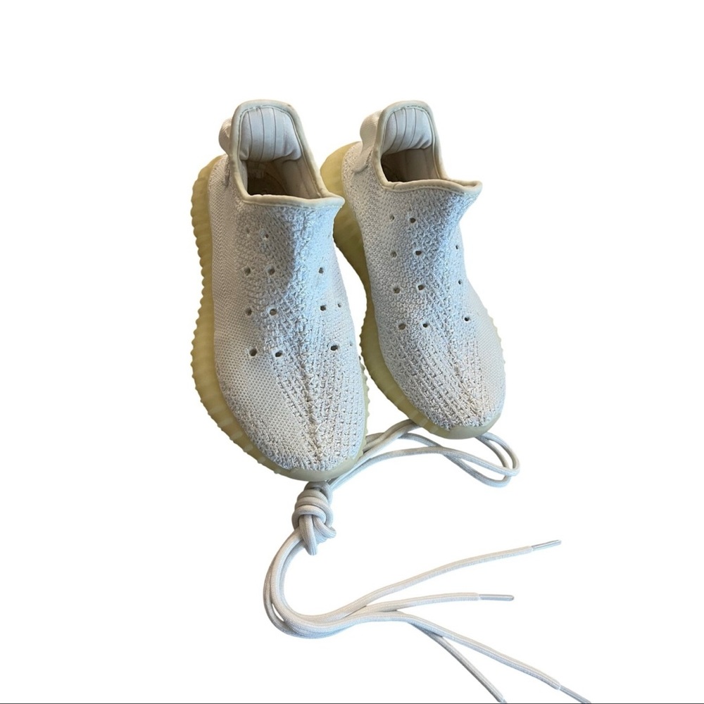 Yeezy boots 350 v2 cream Adidas men’s 5.No insoles.Women’s size 6